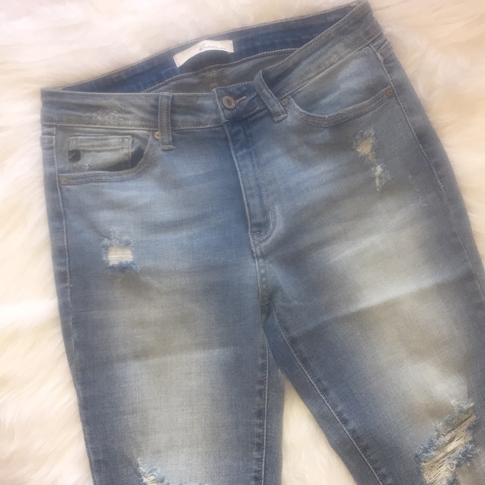 KanCan distressed jeans in size 9/28.❤️ - Picture 4 of 16
